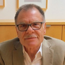 Dr Jim Swaniger